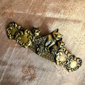Vintage Brass Cat Brooch cute kittys hearts n roses!